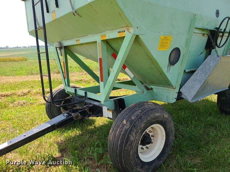 image for item DI3011 Parker 2600  gravity wagon