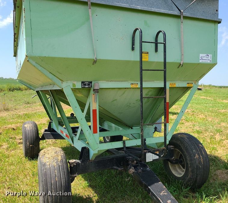 image for item DI3011 Parker 2600  gravity wagon