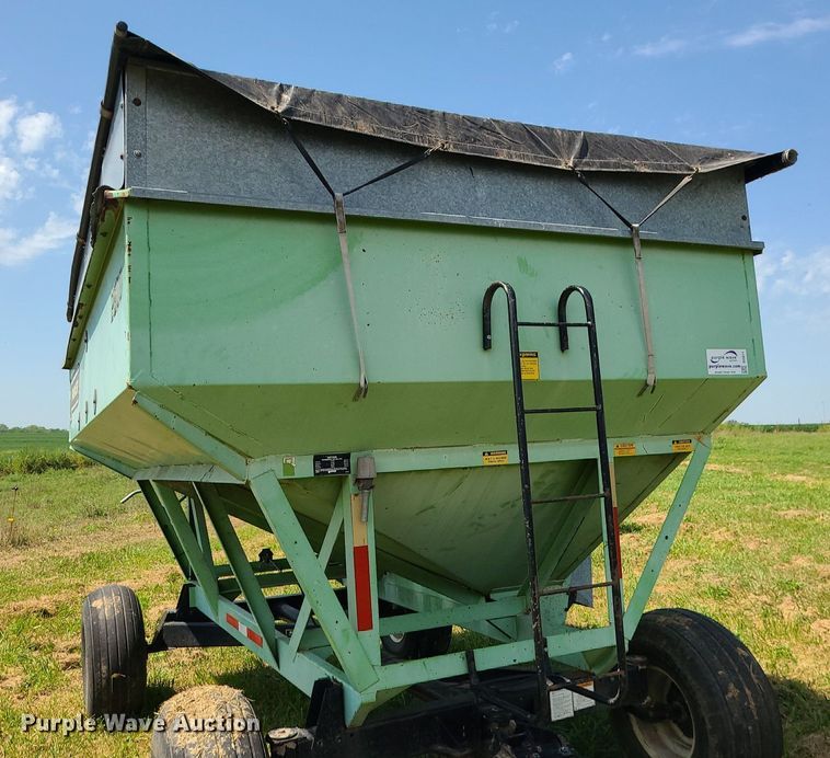 image for item DI3011 Parker 2600  gravity wagon