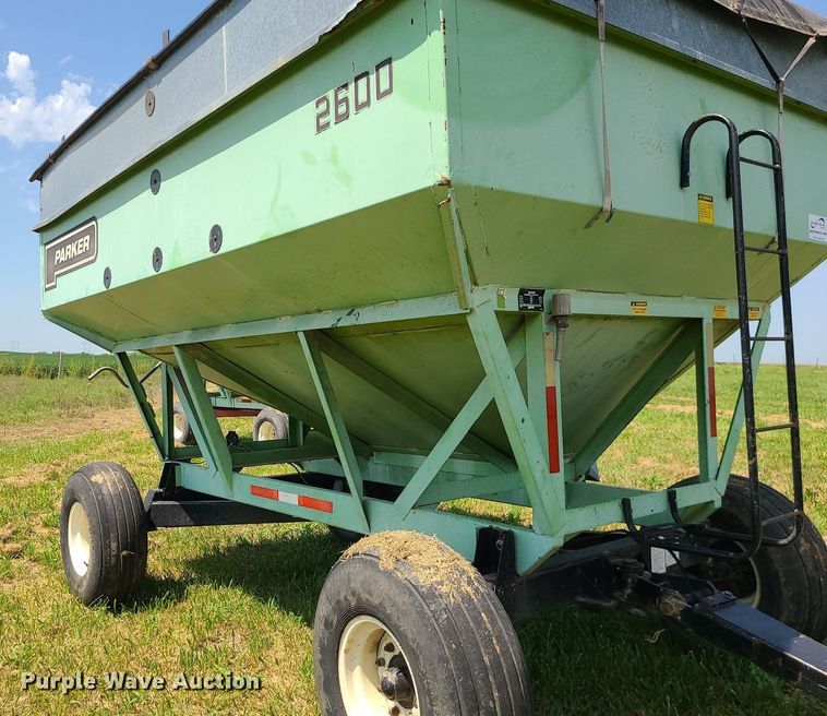 image for item DI3011 Parker 2600  gravity wagon