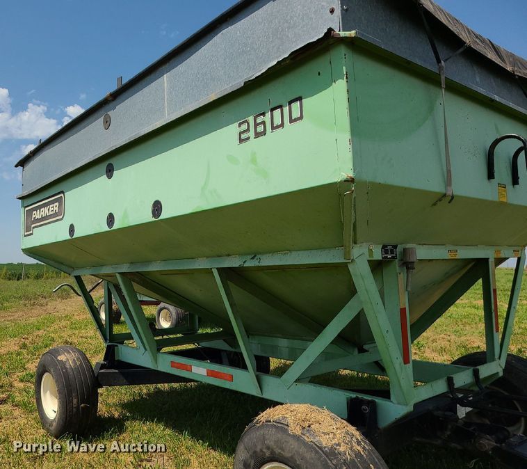 image for item DI3011 Parker 2600  gravity wagon