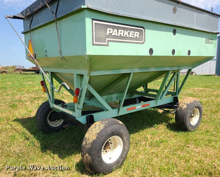 image for item DI3011 Parker 2600  gravity wagon