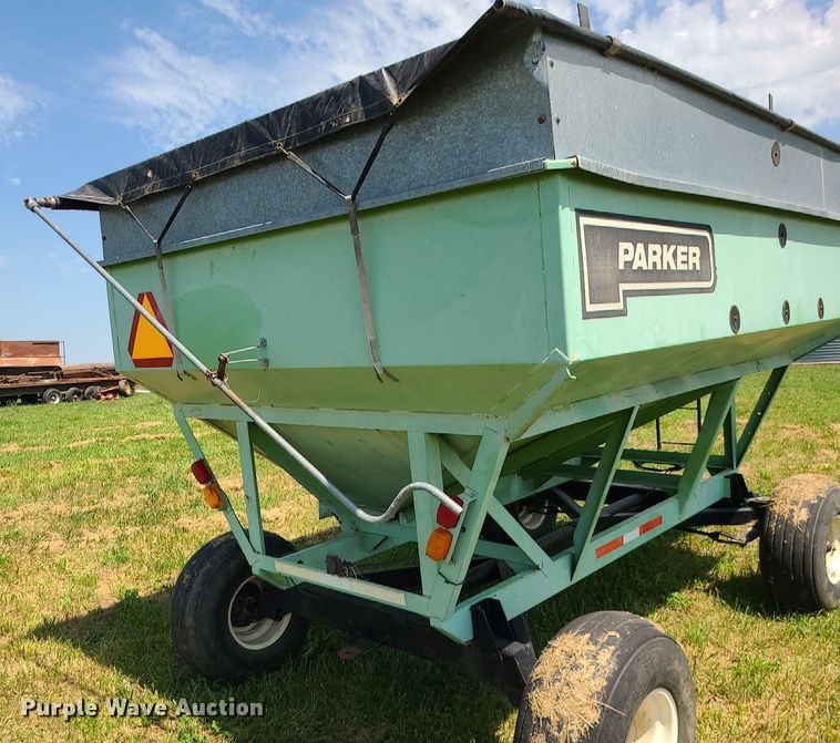 image for item DI3011 Parker 2600  gravity wagon