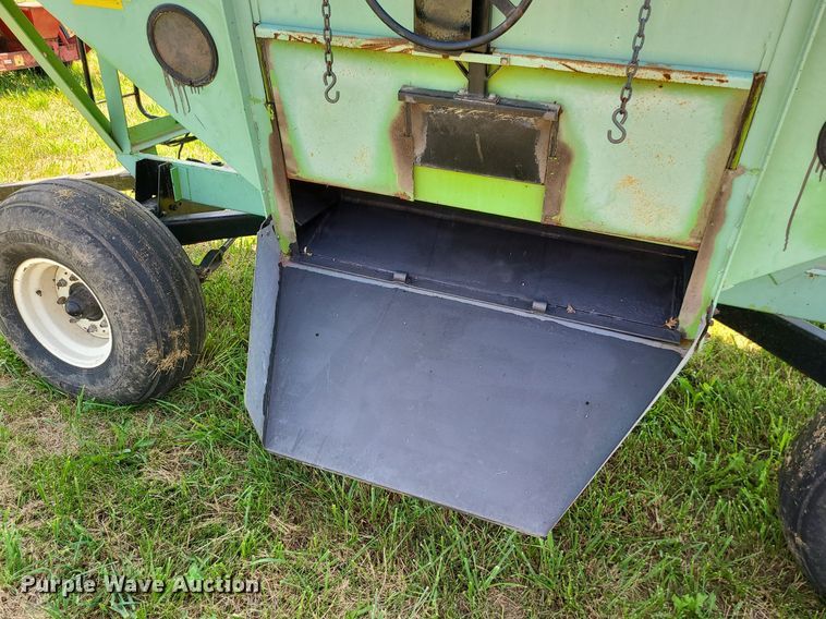 image for item DI3011 Parker 2600  gravity wagon