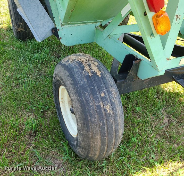 image for item DI3011 Parker 2600  gravity wagon