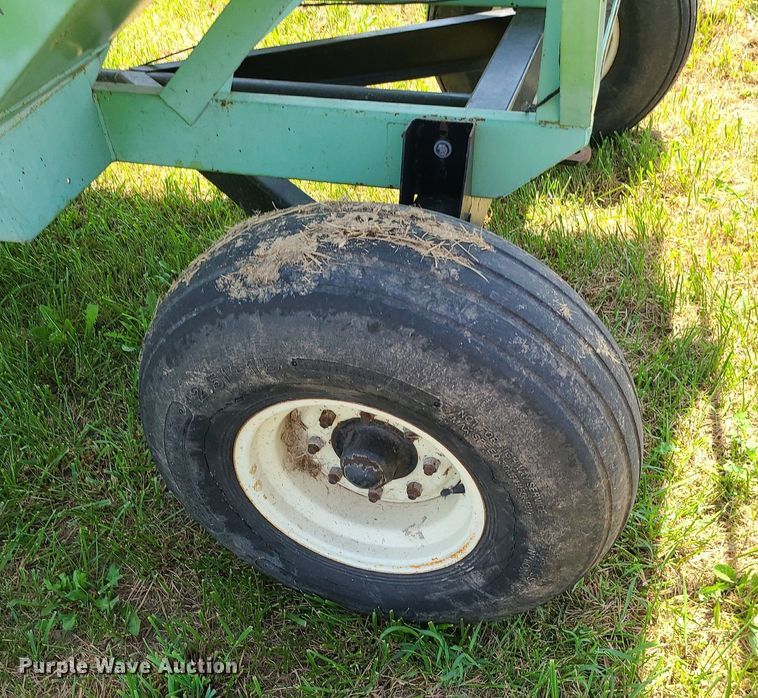 image for item DI3011 Parker 2600  gravity wagon