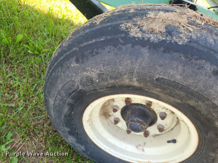 image for item DI3011 Parker 2600  gravity wagon