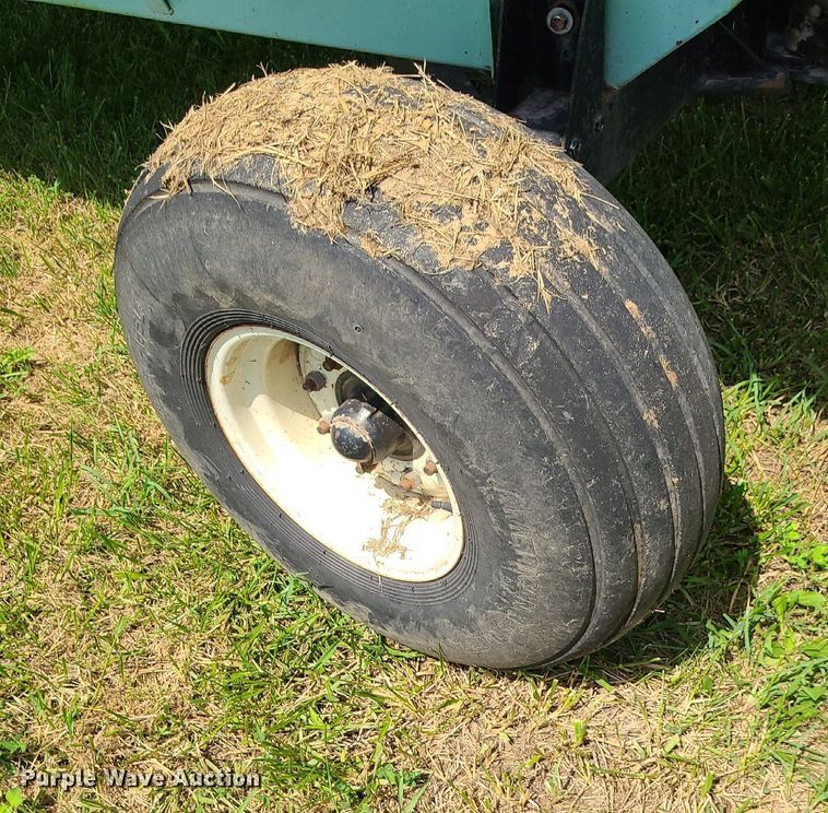 image for item DI3011 Parker 2600  gravity wagon