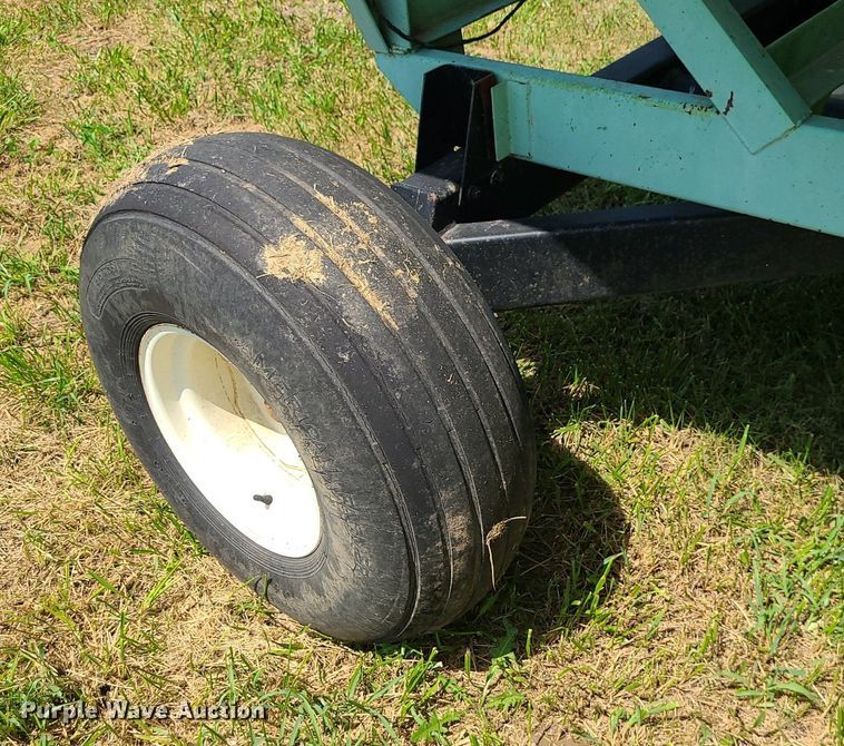 image for item DI3011 Parker 2600  gravity wagon