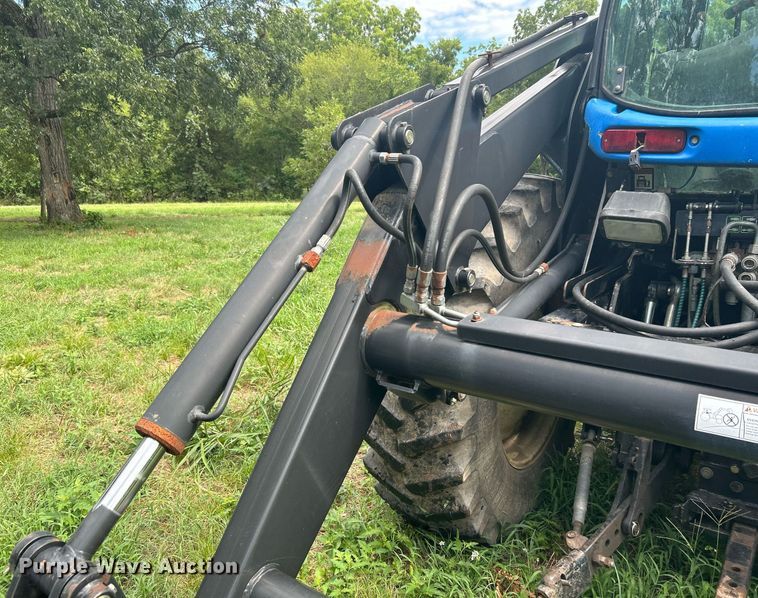 image for item DI7989 2004 New Holland TV145  bi-directional tractor