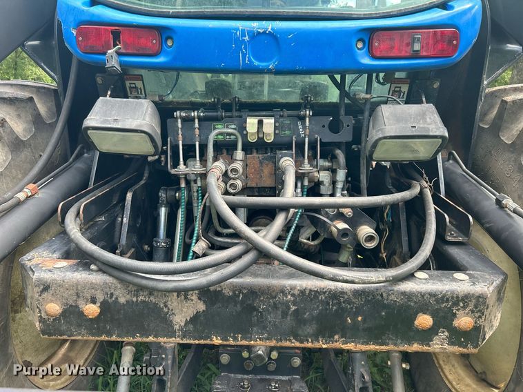 image for item DI7989 2004 New Holland TV145  bi-directional tractor