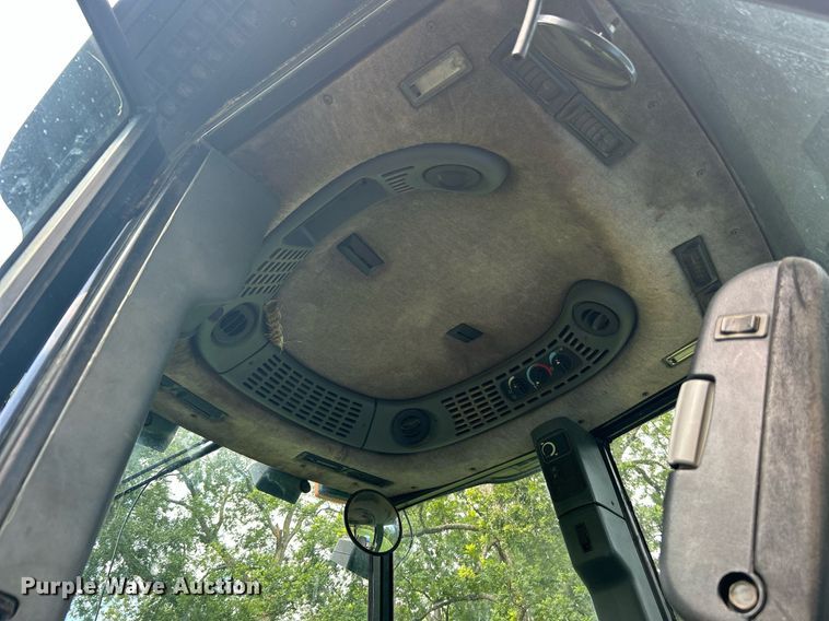 image for item DI7989 2004 New Holland TV145  bi-directional tractor