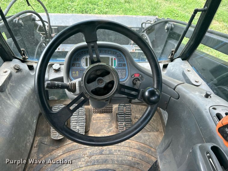 image for item DI7989 2004 New Holland TV145  bi-directional tractor