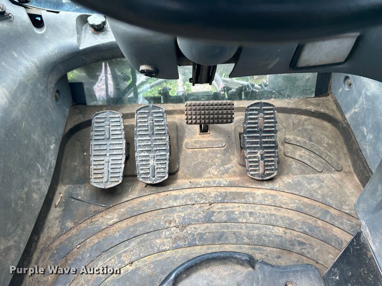 image for item DI7989 2004 New Holland TV145  bi-directional tractor