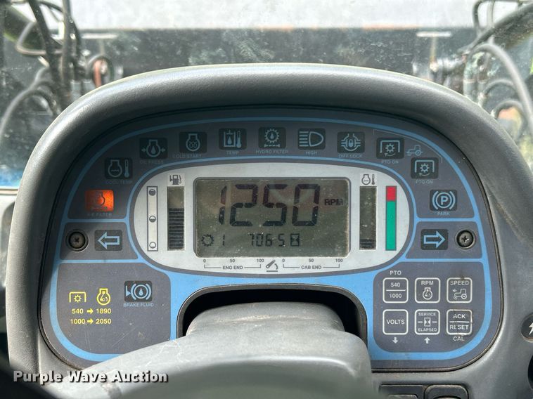 image for item DI7989 2004 New Holland TV145  bi-directional tractor