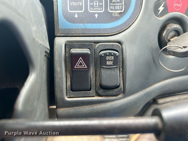 image for item DI7989 2004 New Holland TV145  bi-directional tractor