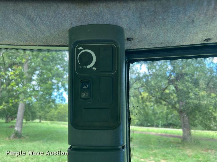 image for item DI7989 2004 New Holland TV145  bi-directional tractor