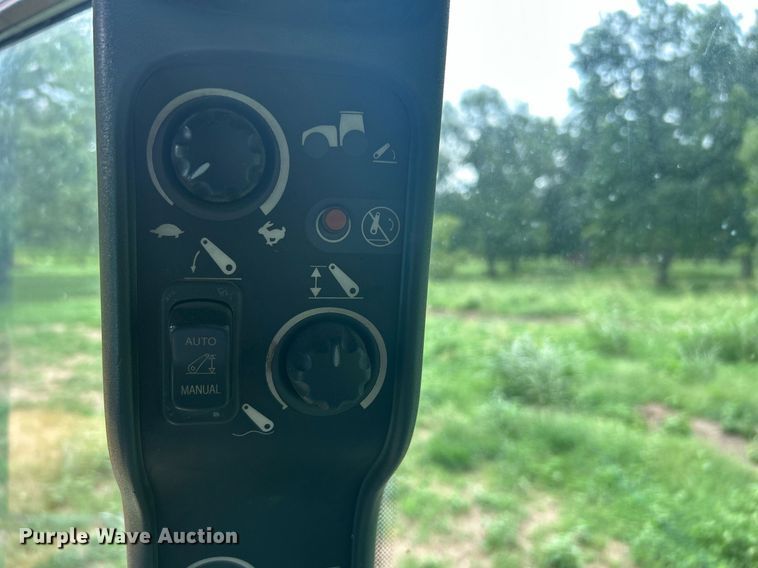 image for item DI7989 2004 New Holland TV145  bi-directional tractor