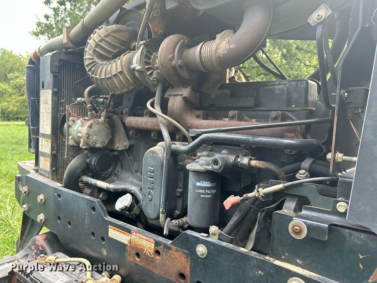 image for item DI7989 2004 New Holland TV145  bi-directional tractor