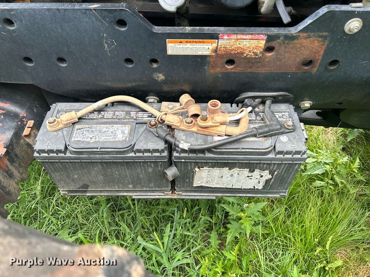 image for item DI7989 2004 New Holland TV145  bi-directional tractor