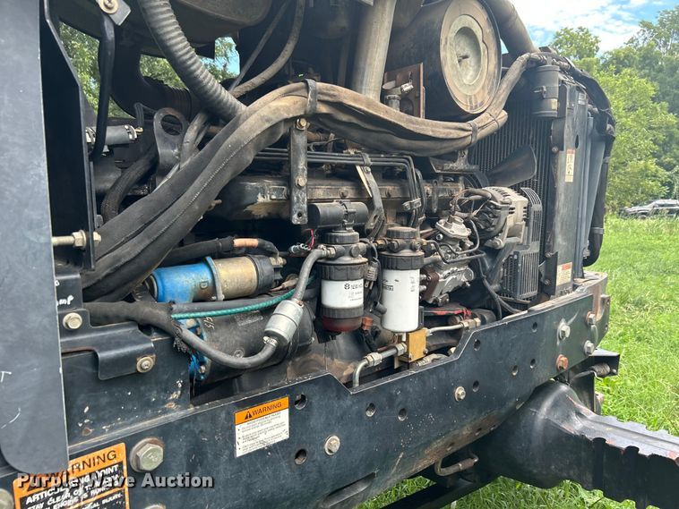 image for item DI7989 2004 New Holland TV145  bi-directional tractor