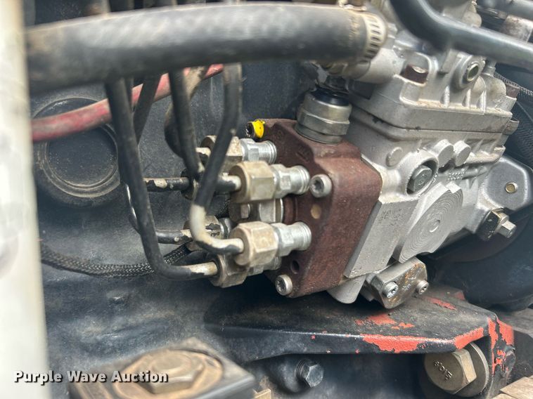 image for item DI7989 2004 New Holland TV145  bi-directional tractor