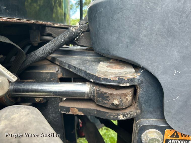 image for item DI7989 2004 New Holland TV145  bi-directional tractor