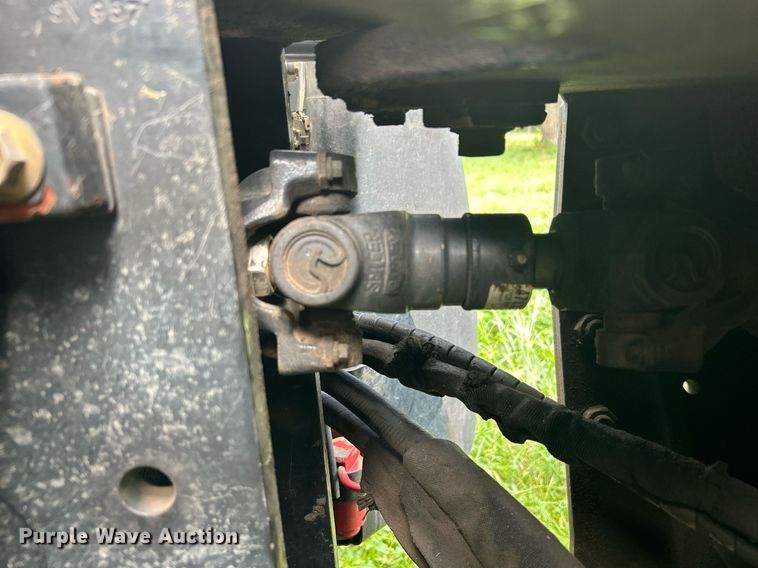 image for item DI7989 2004 New Holland TV145  bi-directional tractor