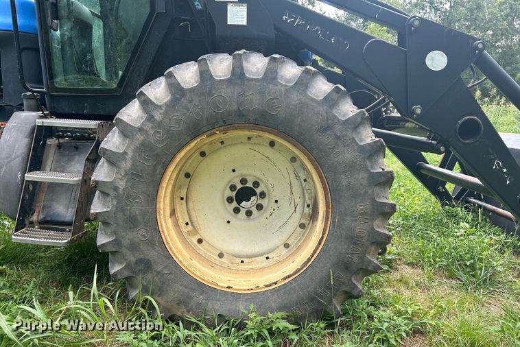 image for item DI7989 2004 New Holland TV145  bi-directional tractor