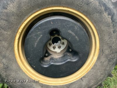 image for item DI7989 2004 New Holland TV145  bi-directional tractor