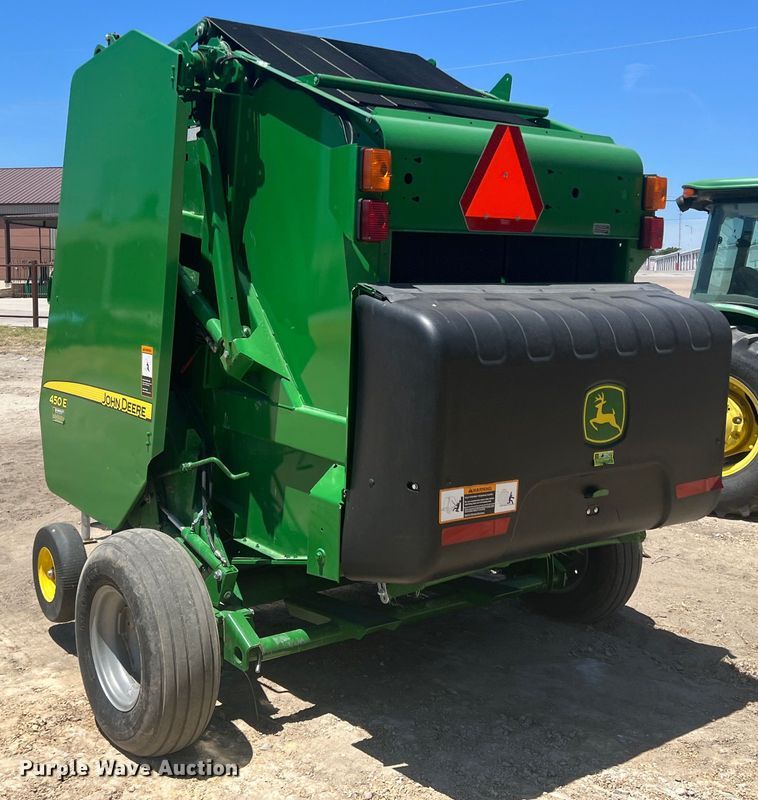 image for item DN3125 John Deere 450E  round baler