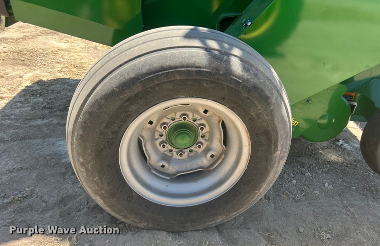 image for item DN3125 John Deere 450E  round baler