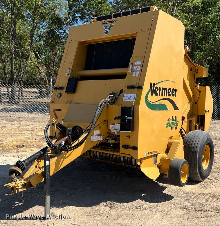 image for item DN3126 2011 Vermeer 604 Super M  round baler