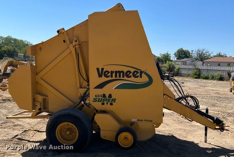 image for item DN3126 2011 Vermeer 604 Super M  round baler