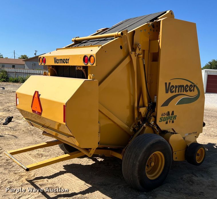 image for item DN3126 2011 Vermeer 604 Super M  round baler