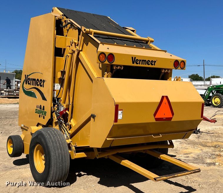 image for item DN3126 2011 Vermeer 604 Super M  round baler