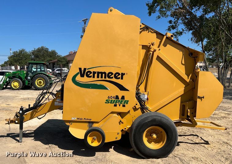 image for item DN3126 2011 Vermeer 604 Super M  round baler