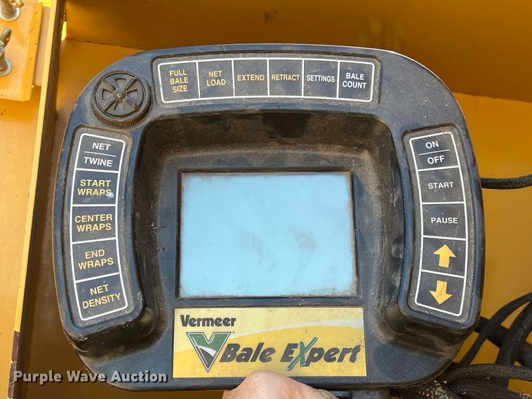 image for item DN3126 2011 Vermeer 604 Super M  round baler