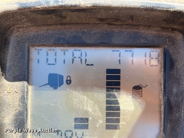 image for item DN3126 2011 Vermeer 604 Super M  round baler