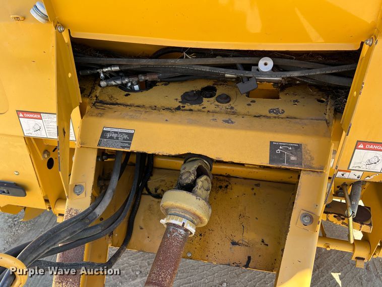 image for item DN3126 2011 Vermeer 604 Super M  round baler