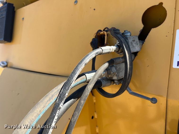 image for item DN3126 2011 Vermeer 604 Super M  round baler