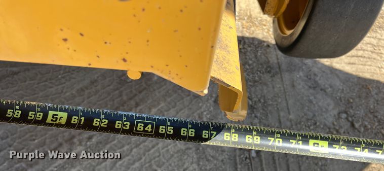 image for item DN3126 2011 Vermeer 604 Super M  round baler