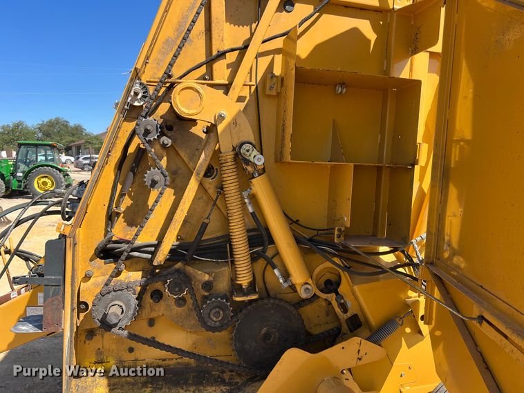 image for item DN3126 2011 Vermeer 604 Super M  round baler