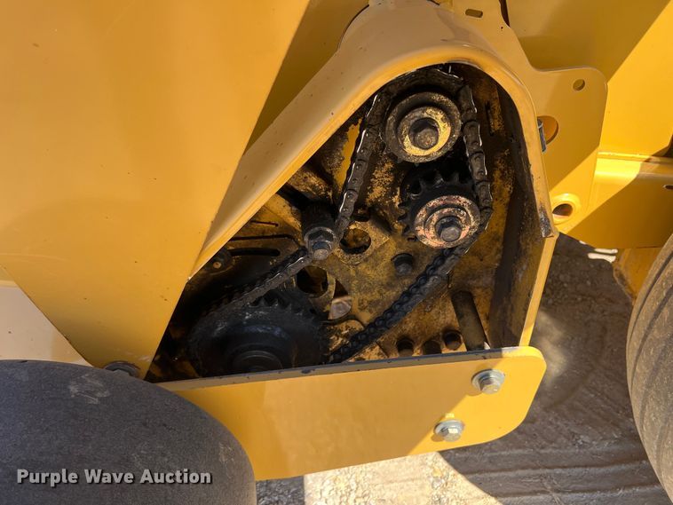 image for item DN3126 2011 Vermeer 604 Super M  round baler