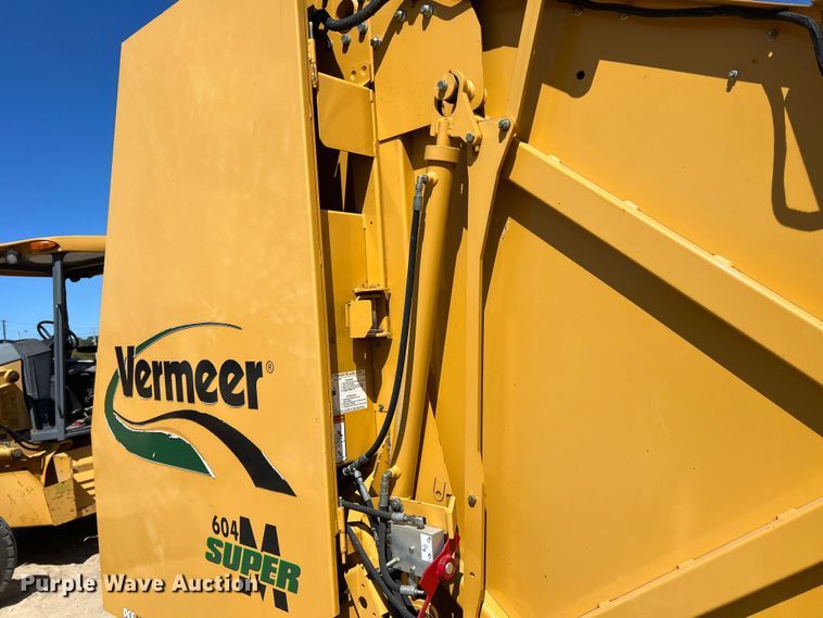 image for item DN3126 2011 Vermeer 604 Super M  round baler
