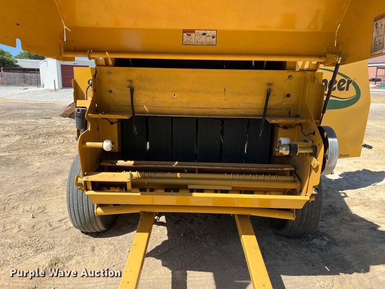 image for item DN3126 2011 Vermeer 604 Super M  round baler