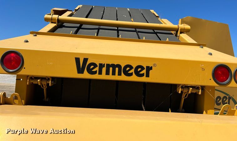 image for item DN3126 2011 Vermeer 604 Super M  round baler