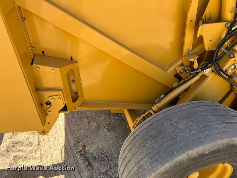 image for item DN3126 2011 Vermeer 604 Super M  round baler