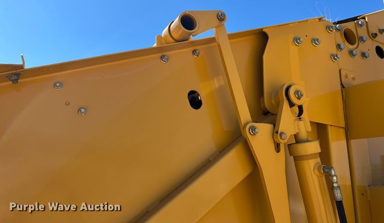 image for item DN3126 2011 Vermeer 604 Super M  round baler