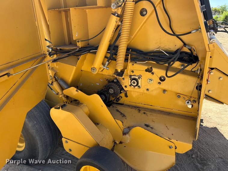image for item DN3126 2011 Vermeer 604 Super M  round baler